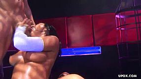 Ali lahko Sandra prenese dvojno penetracijo v mehurčkasti riti? Wow!