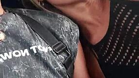 Prijatelj me drka na vlaku, jaz mu sesam velikega kurca na javnem med gledalci