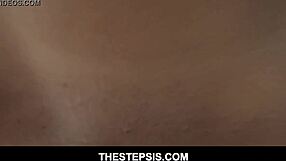 Adik tiri kurus Charity Crawford ngulum & naik cowgirl kakak tiri POV