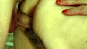 Blond babica sesa mladi kurac in ga trdo pojebe z velikimi joškami