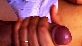 Ambitna studentka i tutor zbyt blisko w mieszkaniu podczas nauki