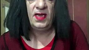 Crossdresser bisex, come ti riempi così la fica?