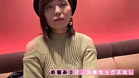 Japanese babe in homemade hardcore, riding and doggystyle with creampie