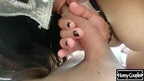 Mi amigo quiere que le chupe la verga para después cogerme bien rico