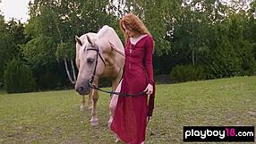 Diva Latvia berambut merah Heidi Romanova telanjang tunjuk tetek besar semula jadi luar