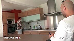 Une belle pute chope aux bords de la route