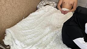 i enjoy arab milf's tights