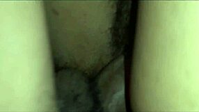 Selepas parti, jiran saya berehat di katil saya dan kami jadi intim