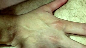 privesc nevastă cuckold flămândă sugând două puli și udă picoare, oh da