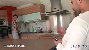 Une belle pute chope aux bords de la route