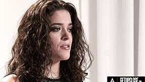 Up Close How Women Orgasm with Kinky Babe Victoria Voxxx Solo Masturbation