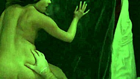 حفلة نوم مجنونة مع أم ساخنة هيلينا برايس تصرخ!