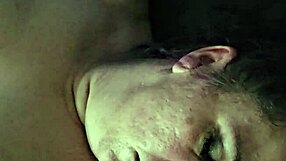 Kaunis kypsä sisäni äiti saa kasvoille äidinkälyltä