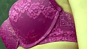 Nevastă asiatică cu tate mari se dezbracă goală prima oară în amateur 😍