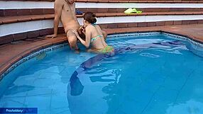 Chica Inocente Disfruta Piscina Con Hermanastro Chupando Verga Fornicando