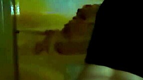 Pozerám ako moja žena cucá 18-ročného chlapa kým natáčam