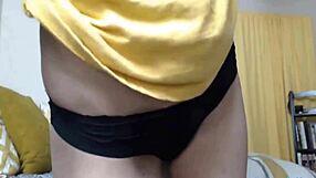 White girl with big ass pawg showing off her curves 😍