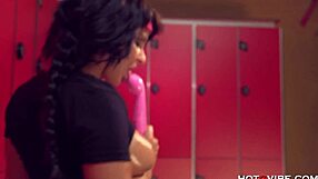 Holy cow, big ass and tits lead to huge orgasm!