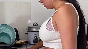 Gabung sarapan sama tetek gede gue