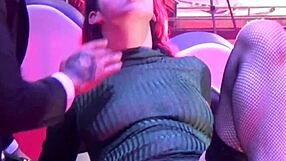 jeg elsker å se Zenda Sexys store naturlige pupper sprette under offentlig sex med Jotade