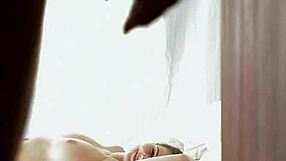 Widzę tę młodą 18+ jak jeździ kowbojką na kutasie, ostry amatorski seks