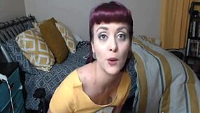 White girl with big ass pawg showing off her curves 😍