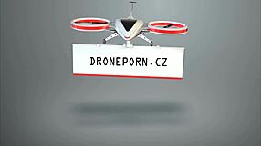 בחורה צעירה 18+ אריקה נתפסה במצלמה נסתרת בשירותים