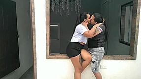 Invito A Mi Amante A Distraernos Así Que La Llevo Al Motel Para Darnos Placer En Los Coños