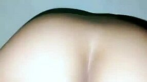 Indonesian Maid Squirts