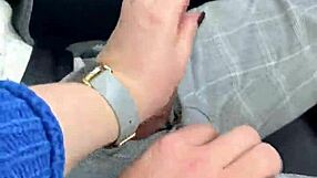 Risky public blowjob while driving the car 😏