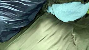 Lelaki seksi dalam seluar dalam ambil kontol besar dan beban jizz