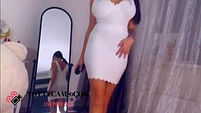 Dark Hair Stunner Intensely Shows Big Tits On Cam