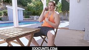 Δεκαοχτάχρονη Liz πιάστηκε να παίζει με παιχνίδια, Michael την μαλώνει να δοκιμάσει καυλιά