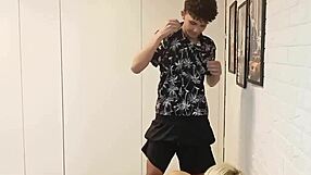 Tive que fazer striptease pra madrasta pra comer buceta dela