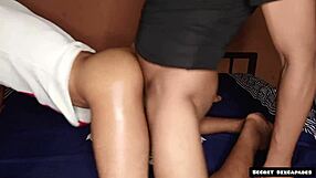 Imádja a doggystyle baszást nedves punci spricceléssel és nyögéssel nagy fekete farkon