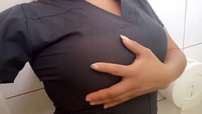 doctora se toca pa' seducir al jefe, luego le da chance de ir a su casa pa' follar despues del curro