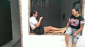 Invito A Mi Amante A Distraernos Así Que La Llevo Al Motel Para Darnos Placer En Los Coños