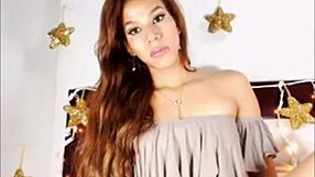 شوف التراني الساخنة تدلك زبها على الكام