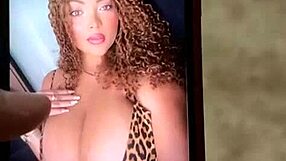 hey, this delicious puta lets him penetrate her deep