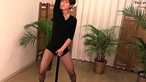 Sexy Legs in Erotic Suspender Pantyhose Fetish!