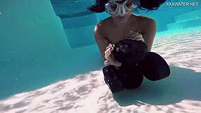 Ever seen Brita Piskova finger herself underwater in a swimming pool?
