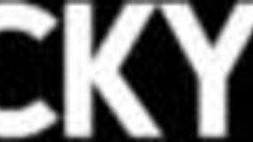 Popolna blondinka ljubi trdo in hitro v spodnjem perilu