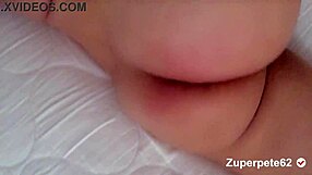 La sexy de mi hermanastra crystal se toca muy sexy ella tiene un cuerpo muy cachondo