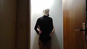 câmeras do prédio flagram amigos se pegando no corredor depois da academia