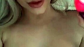 Gadis toket gede 18+ seneng main toys baru