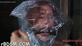 Honey i latex kjole får spanking straf og orgasme i garasje bondage