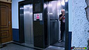 Marido humilha-se para reconquistar esposa expulsa com anal creampie e dominação