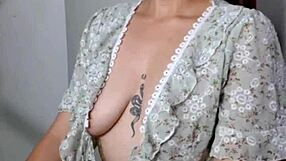 I play with my big ass on webcam for you