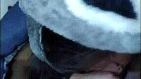 V Beli volkulji me opazi in hoče sesati mlado podrejeno Belo luno globoko