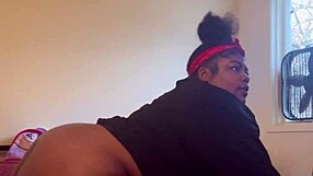 Ebony bbw enjoys a homemade session